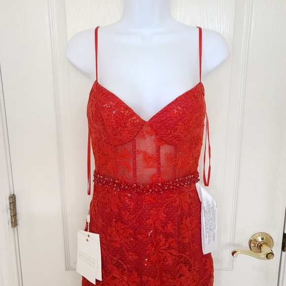 Mac Duggal | 12406 Corset Lace Floral Embroidered Gown Red Size 2 New with Flaws - Picture 3 of 14